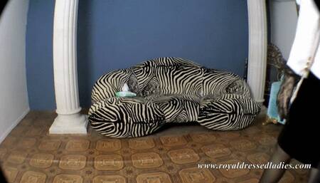 Lady fucks her asshole Part 1