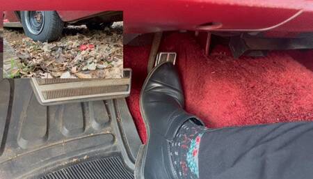 Hard revving my 1976 thunderbird in my boot and exhaust shot