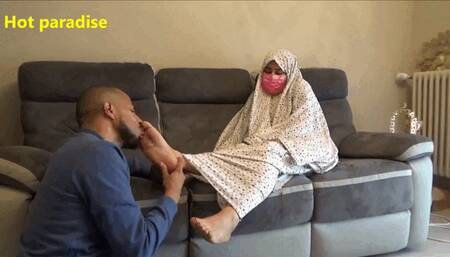 In a sensitive area of Romans Sur Isere a veiled Muslim woman offers me her bare feet (Amira &amp; Bob45) HD