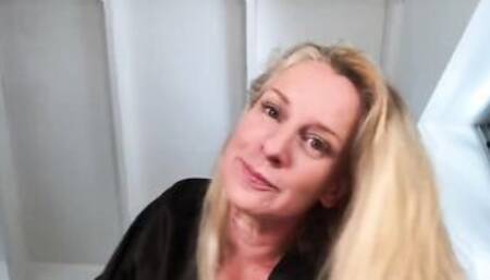 Vitaduplez - Mum teaches kissing