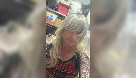 Sissy crossdresser husband gangbang in motel room