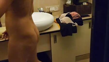 Desi randi bhabhi bathing