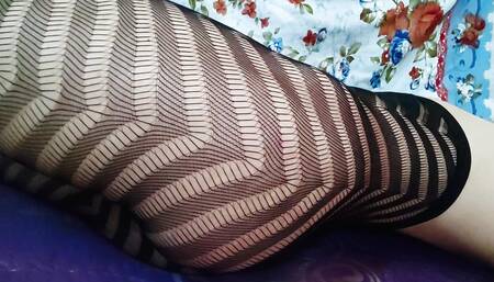 Horny femboy play with his asshole till he cum on hemself