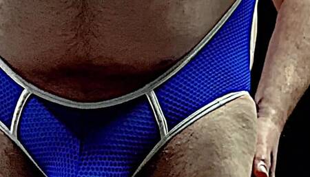 Big Belly Coach tries on singlet