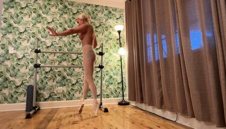 Ballet with Tatiana in Pantyhose