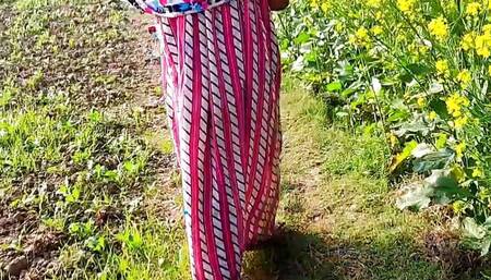 Bhabi did pissab in mustard cultivation !! Bangla boudi sorser khete pisab kore dilo re