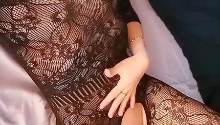 LovelySilvi is so hot that her pussy gets wet.????