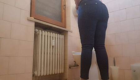 Farting in the bathroom of the public bar 1080HD