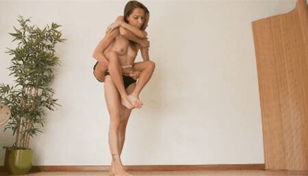 Mayla e Jessica, due corpi a stretto contatto - Mayla and Jessica, two bodies in close contact (MOBILE VERSION WMV)