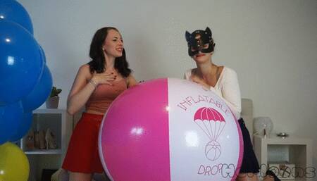 Saskia & Foxy - Wet hole bounce