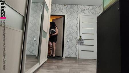 Julia is a special agent