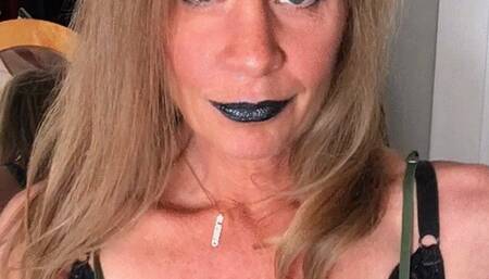 2024 BLACK SPARKLE LIPS