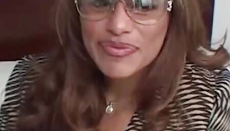 Hot Brazilian Slut Wants to Have a Quick Fuck on Her Lunch Break