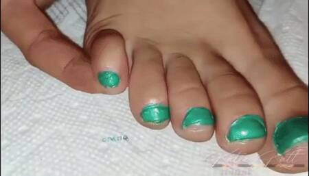 Katie Katt Does Her Toenails - WMV (HD 1080p)