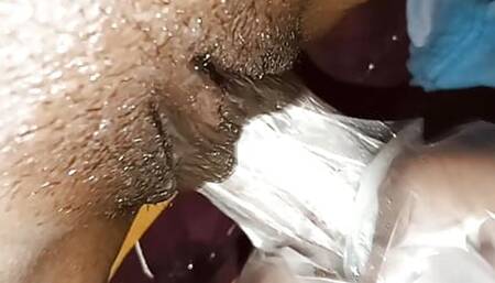 Indian pussy kissing and fingering ka maja Hindi me