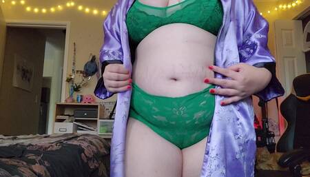 Bouncing Big Tittties Striptease