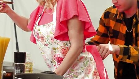 Cook Cock Show! S01e01 Spermghetti with Shrooms