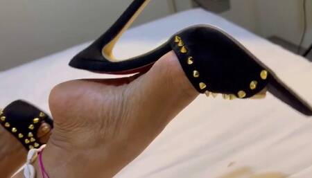 It`s impossible for you to see my feet and not masturbate