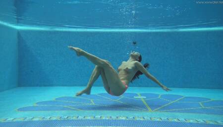 Villa swimming pool naked experience with Sazan