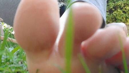 Giantess tramples you in a public garden 720HD