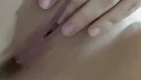 My pussy cums when I masturbate my clit