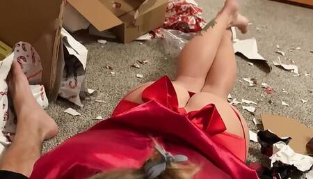 Slutty Wife gifted dick + lots of cum facial