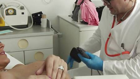 Horny Blowjob for the Doctor