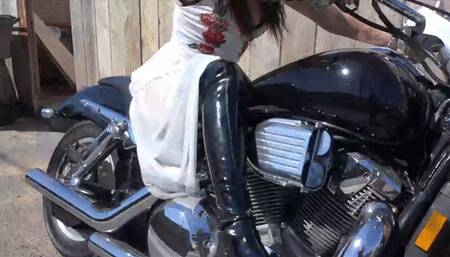 Quick Motorcycle pump and rev