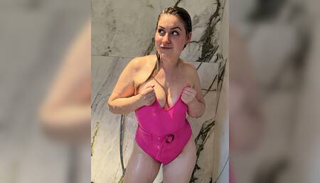 BIG TITS & ASS in the SHOWER ????