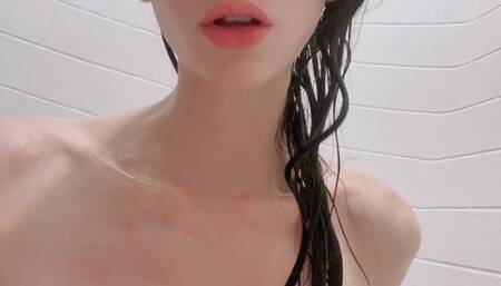 Presley's Shower Gets Creamy & Steamy