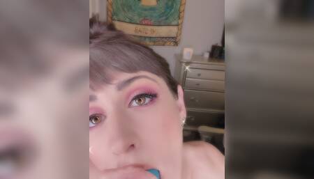 Presley Dawson Fucks Her Pretty Pussy