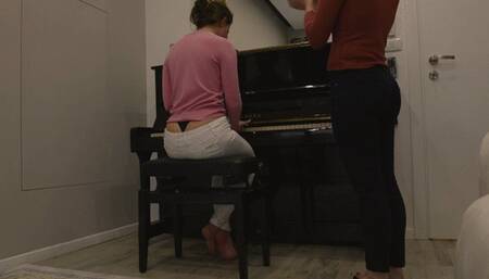 Piano Hanging Wedgie