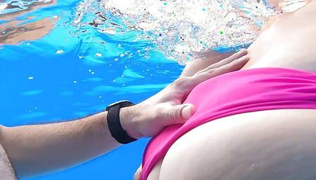 PAWG stepmom gets fucked in the pool