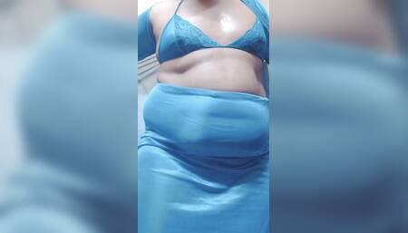 Nice  Chubby Curvy Shemale Shows of Her Things