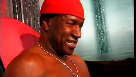 Player jizzes on ebony exotic dancer's face after giving her black penetration