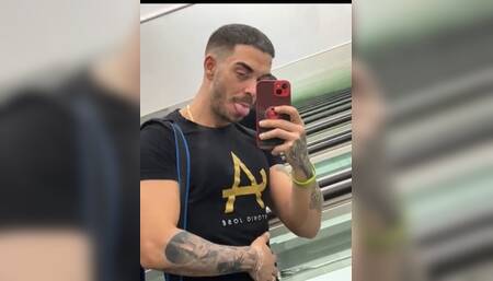 Playing 4 legs with my dildo \nA 4 jugando con dildo