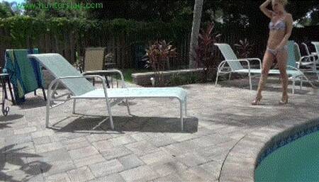 Haughty bikini model hogtied poolside (MP4 HD 14000kbps)