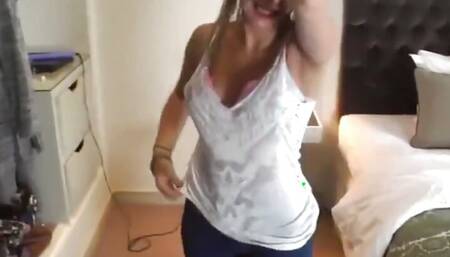 Tinder Couple found a Nasty Girl for a Hot Threesome