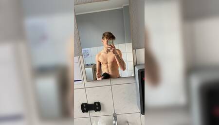 Sucking a fan’s big cock