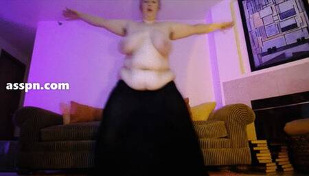 BBW Annie Working Her Abs In Goddess Pose