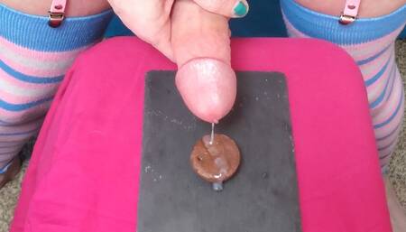 Rikki Ocean Frosts Her Brownie with Fresh Hot Cum and Eats It