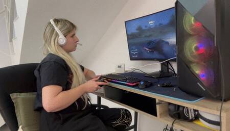 Gaming while farting episode 3