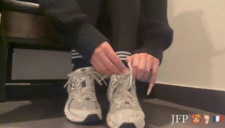 COME SNIFF MY SNEAKERS AND MY SOLES