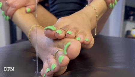 "oiled up green toes" Starring Jezebel Juice