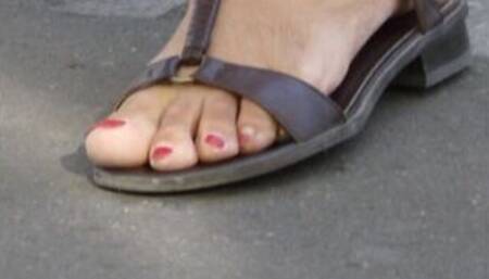 jolie pieds et gros orteils d'une femme mature française