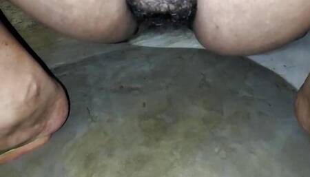 Dustu pissing