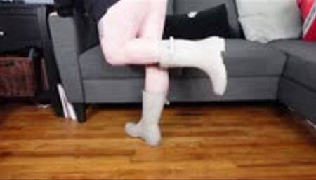 Light Gray Hunter Wellies on Muscular Legs MP4 1080