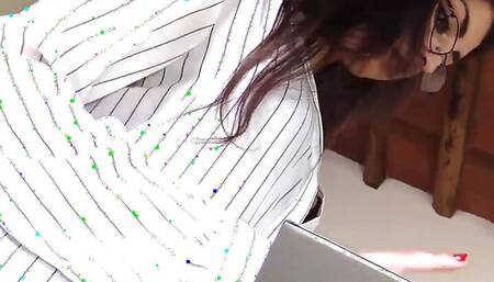 Sexy secretary Sofia flaunts her nylon-covered feet in the office