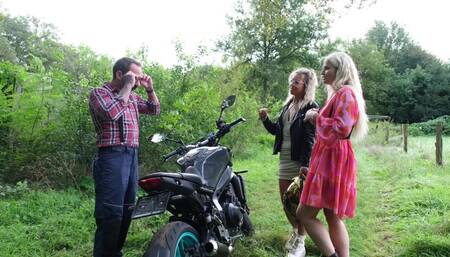 THREESOME met Mel ????????