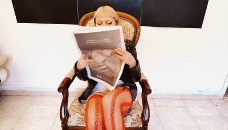 MASTURBATING WITH MY NEWSPAPER SQUIRTING